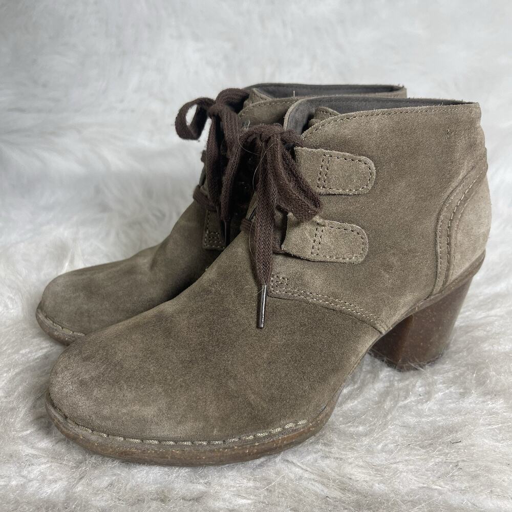 Clarks Artisan Womens 7.5 Suede Ankle Boots Lace Up Block Heel Taupe EU 38